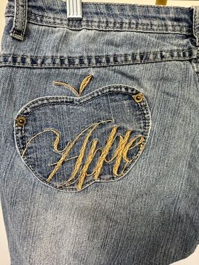Apple Bottoms vintage cut off Blue Jeans with Gold Embroidered Apple 11/12